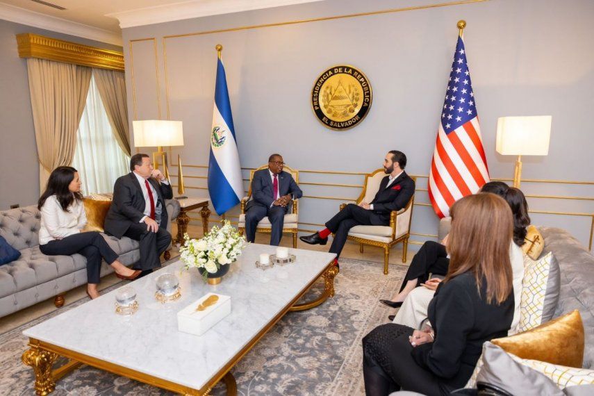 El presidente Nayib Bukele recibió en privado por la tarde en Casa Presidencial al subsecretario de Estado de EEUU, Brian Nichols
