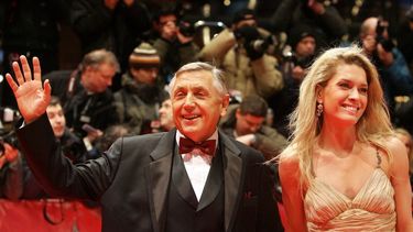 En esta foto de archivo tomada el 23 de septiembre de 2013, el director de cine checo Jiri Menzel asiste a la proyecci&oacute;n de Trenes vigilados de cerca de la Academia de Artes y Ciencias Cinematogr&aacute;ficas en el Teatro AMPAS Samuel Goldwyn el 23 de septiembre de 2013 en Beverly Hills, California.&nbsp;