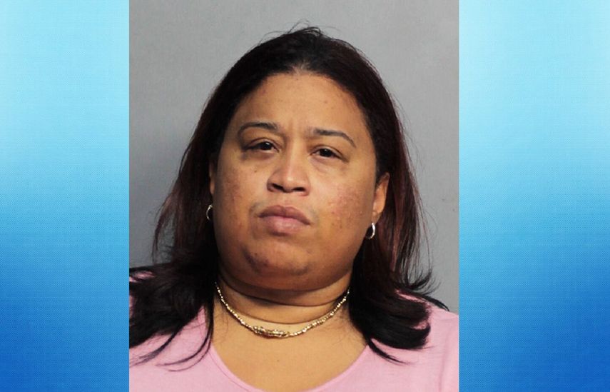 Kenia Robles, de 37 años, enfrenta cargos por estafa.&nbsp;