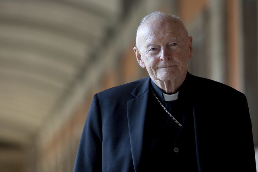 El cardenal estadounidense Theodore Edgar McCarrick fotografiado en Roma el 13 de febrero del 2013. Su correspondencia con numeroso seminaristas es un ejemplo de cómo se maneja un típico depredador sexual, según expertos.&nbsp;