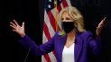 La primera dama Jill Biden hace un gesto al hablar durante una visita al centro Massey para el cáncer en la Universidad Virginia Commonwealth para una charla sobre las disparidades del cáncer en Richmond, Virginia, el miércoles 24 de febrero de 2021. La primera dama Jill Biden hace un gesto al hablar durante una visita al centro Massey para el cáncer en la Universidad Virginia Commonwealth para una charla sobre las disparidades del cáncer en Richmond, Virginia, el miércoles 24 de febrero de 2021.