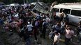 Personas permanecen en el lugar de una explosión tras un atentado con bomba en El Túnel, en la carretera Popayán-Cali, en Cajibio, departamento del Cauca, Colombia, el 25 de abril de 2026 Personas permanecen en el lugar de una explosión tras un atentado con bomba en El Túnel, en la carretera Popayán-Cali, en Cajibio, departamento del Cauca, Colombia, el 25 de abril de 2026