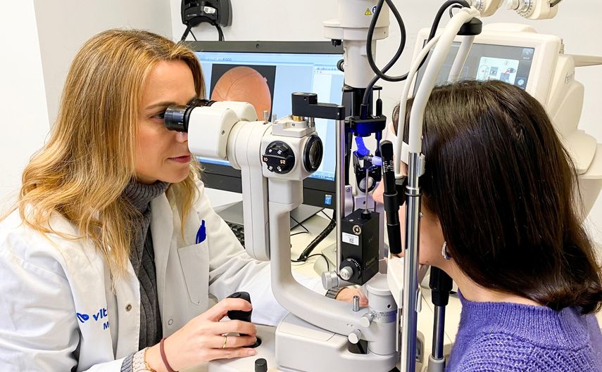 La doctora Amparo Carrero señaló que el glaucoma es una enfermedad que no presenta síntomas en sus primeras fases y no es hasta estadios más avanzados cuando manifiesta alteraciones en la agudeza y en el campo visual