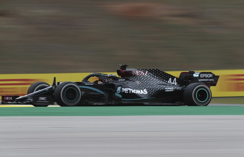 Lewis Hamilton (Mercedes) conduce su monoplaza durante el Gran Premio de Portugal, el domingo 25 de octubre de 2020.&nbsp;
