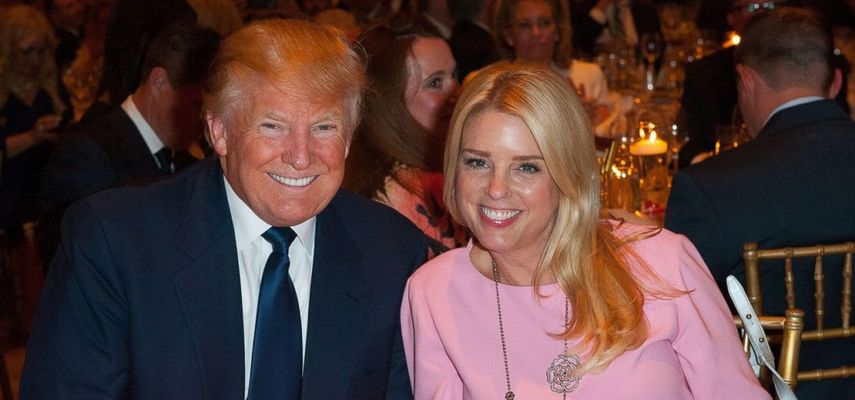 El año pasado, Bondi estuvo en el ojo de la tormenta cuando se descubrió que había recibido 25.000 dólares de la Fundación Trump.