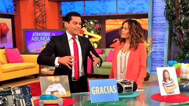 El periodista cubano presenta su sección motivacional en Univision. (TWITTER)