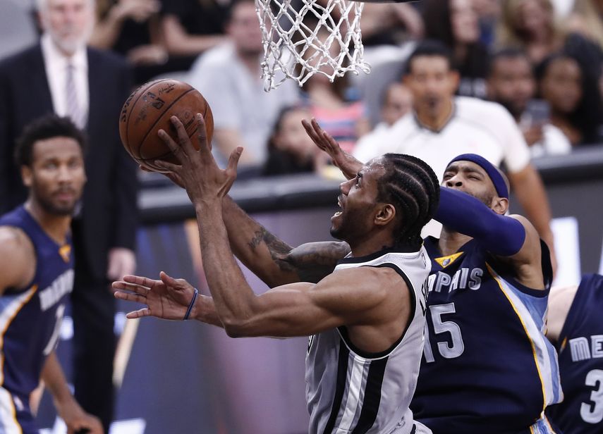 Kawhi Leonard fue el máximo anotador en victoria de los Spurs sobre los&nbsp;Grizzlies.