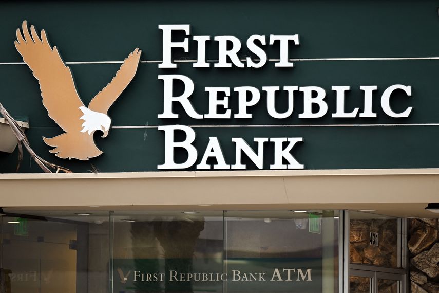 Logo en una sucursal del First Republic Bank.