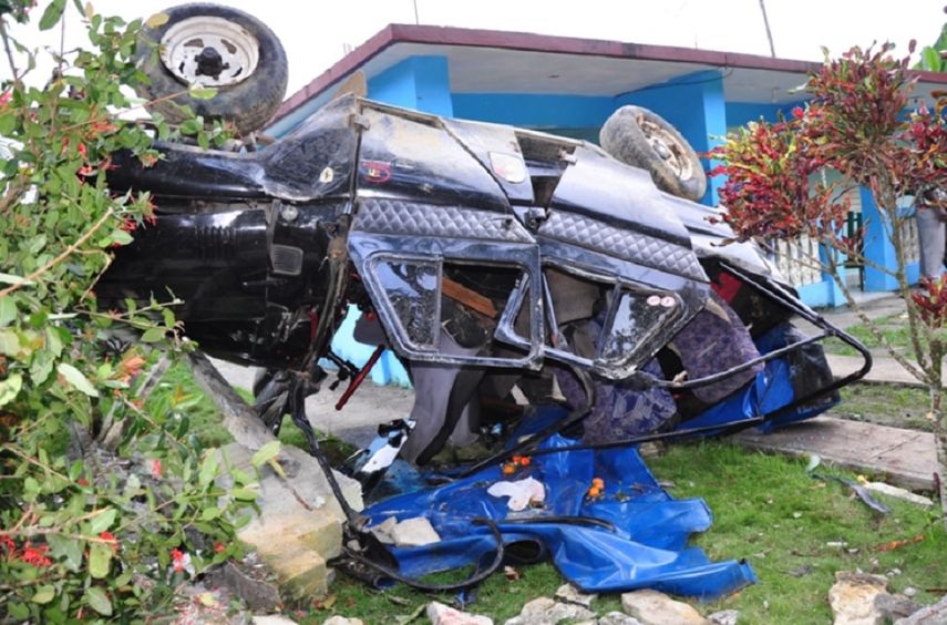 Así quedó uno de los vehículos del accidente.