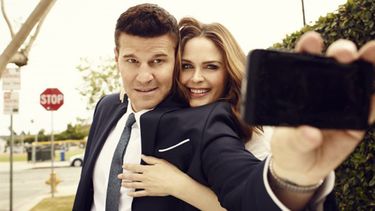 El caso se remonta a 2015, cuando las dos estrellas de Bones, Emily Deschanel y David Boreanaz, demandaron a 21st Century Fox por haber vendido esta serie por debajo del precio de mercado.