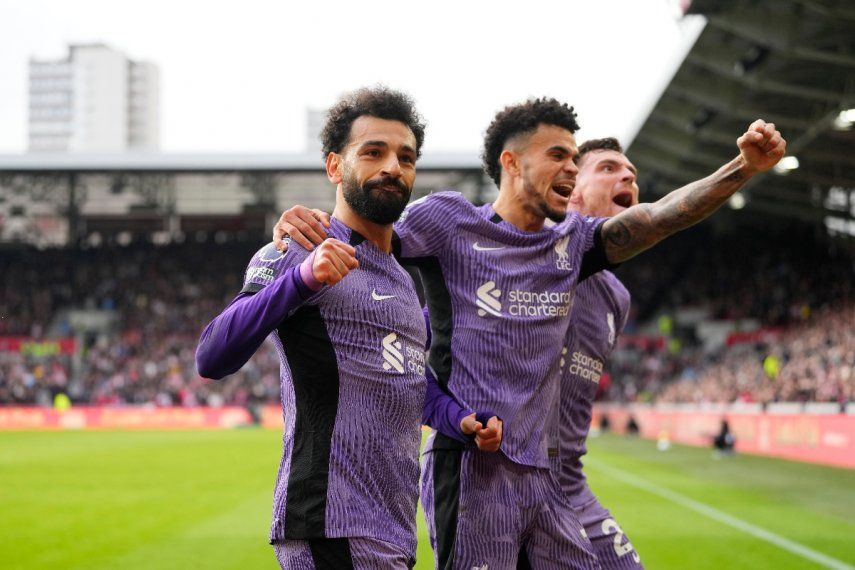 Mohamed Salah del Liverpool celebra tras anotar el tercer gol de su equipo en el encuentro ante. el Brentford en la Liga Premier el sábado 17 de febrero del 2024.&nbsp;