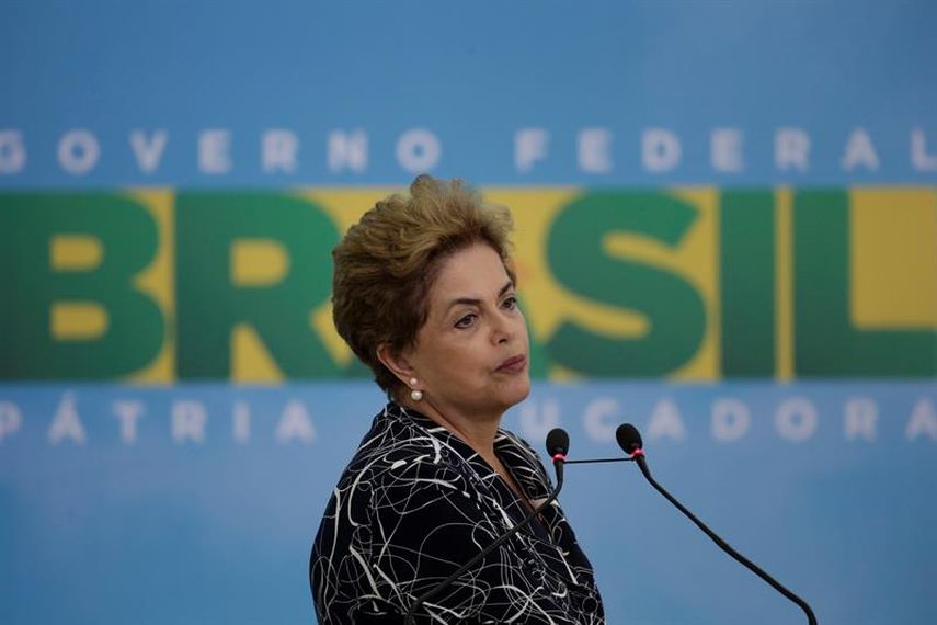 Rousseff acusó a Temer, sin citarle, de proponerse reducir al mínimo los subsidios que el Gobierno entrega a los más pobres por medio del programa Bolsa Familia