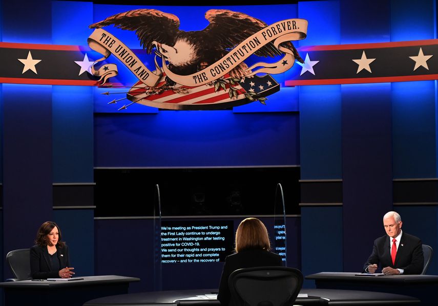 El vicepresidente de los Estados Unidos, Mike Pence (R), y la candidata dem&oacute;crata a la vicepresidencia y senadora de California, Kamala Harris,&nbsp;en&nbsp;el debate vicepresidencial en Kingsbury Hall en la Universidad de Utah el 7 de octubre de 2020, en Salt Lake City, Utah.&nbsp;