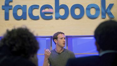 El creador de Facebook, Mark Zuckerberg, durante una rueda de prensa en Alemania.