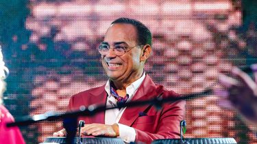 Honran a Gilberto Santa Rosa con premio iHeartRadio Corazón Latino 