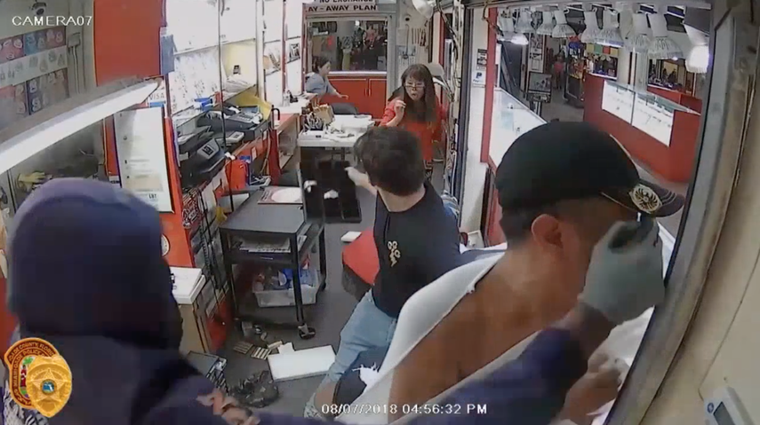 Los sospechosos estaban armados y encapuchados.&nbsp;