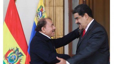 Los dictadores Nicolás Maduro y Daniel Ortega.