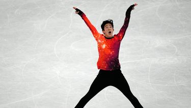 El patinador estadounidense Nathan Chen compite en el programa libre de la prueba de patinaje artístico, en los Juegos Olímpicos de Invierno de Pekin, el 10 de febrero de 2022
