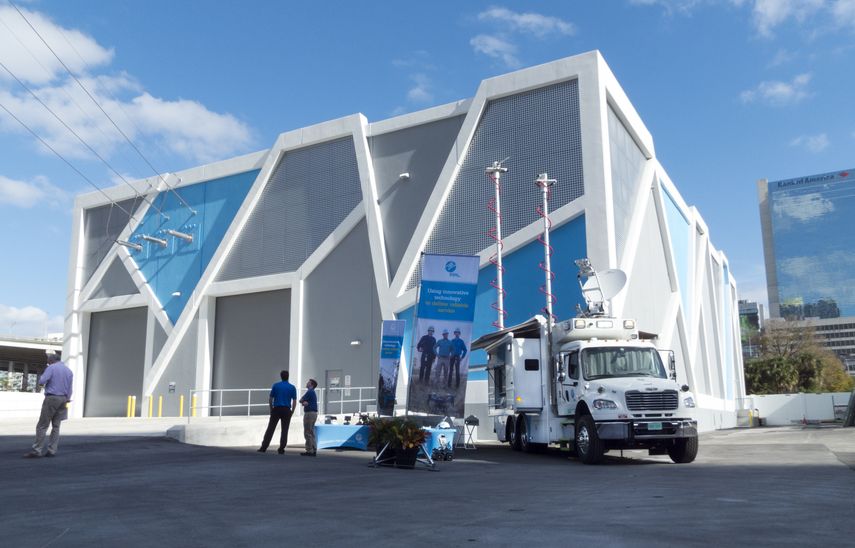 Vista parcial de una moderna subestación de FPL.