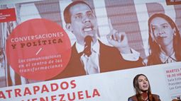 Fabiana Rosales, esposa del presidente de la Asamblea Nacional de Venezuela, Juan Guaidó, participa este martes a la Universidad Adolfo Ibáñez en Santiago (Chile), en una conversación sobre la realidad política de su país.