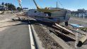 Un velero y diversos escombros levantados por una marejada ciclónica del huracán Zeta en medio de la autopista 90 en Pass Christian, Mississippi, el jueves 29 de octubre de 2020. Un velero y diversos escombros levantados por una marejada ciclónica del huracán Zeta en medio de la autopista 90 en Pass Christian, Mississippi, el jueves 29 de octubre de 2020.