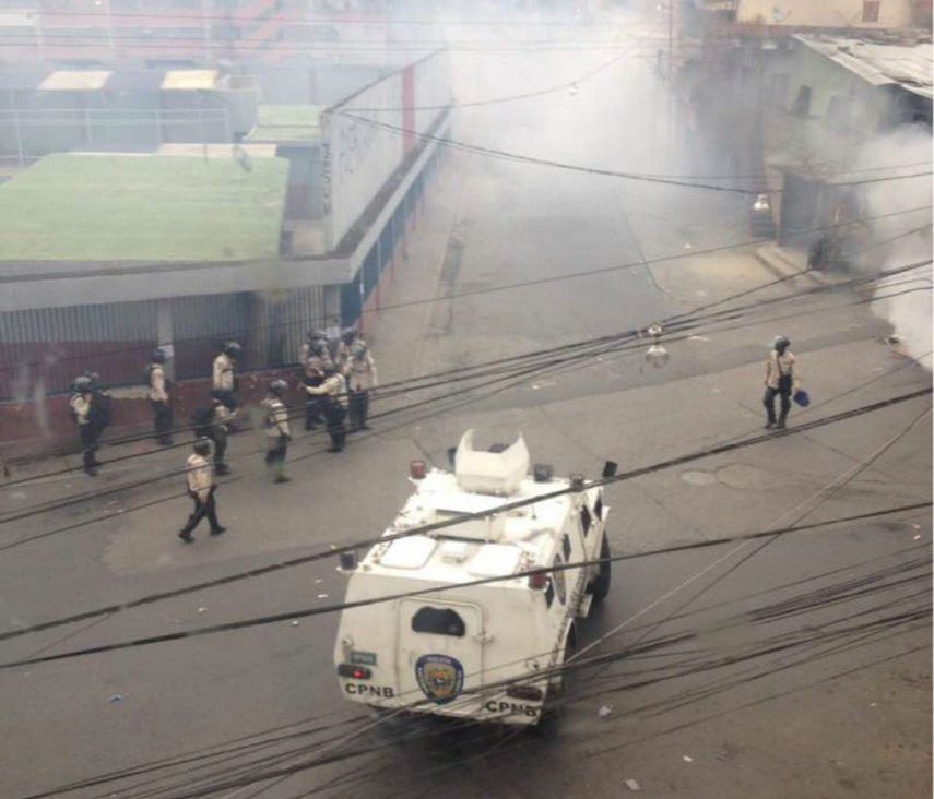 Efectivos de la Policía Nacional Bolivariana dispersan concentración en La Vega.&nbsp;