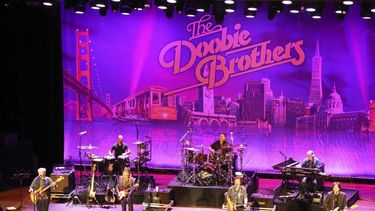 Esta foto de archivo del 18 de noviembre de 2019 muestra a The Doobie Brothers actuando en el Auditorio Ryman en Nashville, Tennessee.&nbsp;
