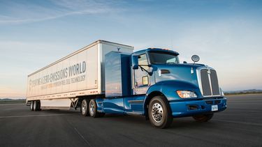 Camión de hidrógeno de Toyota. La compañía automovilística Toyota construirá en el Puerto de Long Beach (Estados Unidos) una planta de generación eléctrica de escala de megavatios para pilas de combustible, que será la primera estación del mundo de generación de hidrógeno y energía 100% renovable de escala de megavatios.&nbsp;