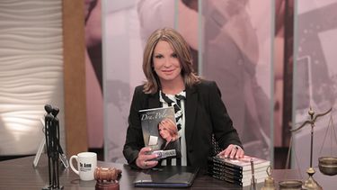 A punto de cumplir 13 años en el aire, la Dra Ana María Polo presenta 19 casos inéditos y oscuros en el libro Querida Dra Polo 2. Las cartas secretas de Caso Cerrado. (Facebook)