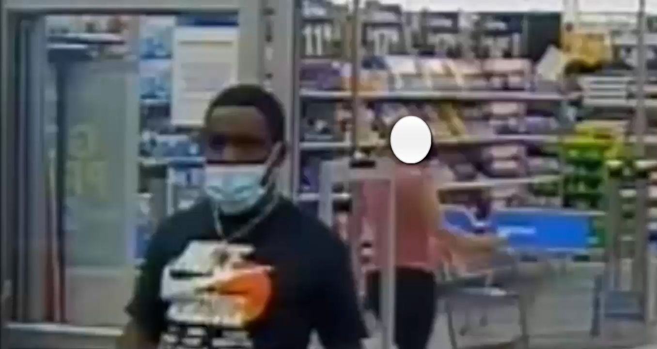 La oficina del alguacil de Broward publicó la imagen de un hombre al que acusan de cometer robos a varios vehículos. La oficina del alguacil de Broward publicó la imagen de un hombre al que acusan de cometer robos a varios vehículos.