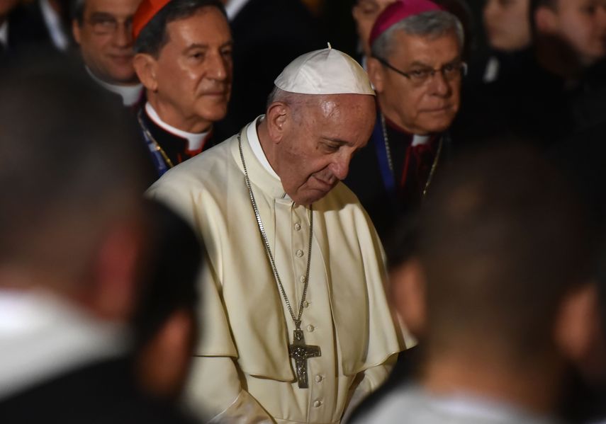 El papa&nbsp;Francisco&nbsp;es recibido por fieles y miembros de la iglesia a su llegada a la Nunciatura Apostólica en la capital, luego de su visita a Medellín.