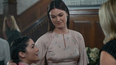 Isabelle Fuhrman y&nbsp;Julia Stiles en una escena de La huérfana: El origen.&nbsp;