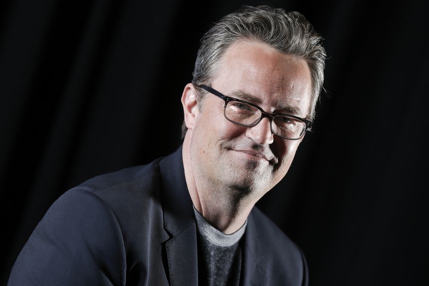 El actor Matthew Perry posa para las cámaras el 17 de febrero de 2015, en Nueva York.