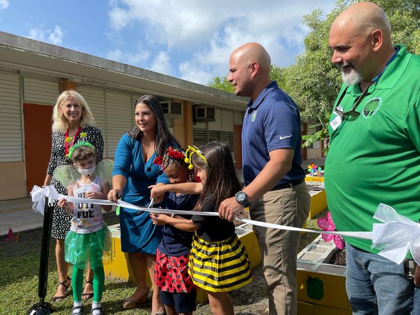 Hialeah inaugura huerto comunitario escolar.&nbsp;