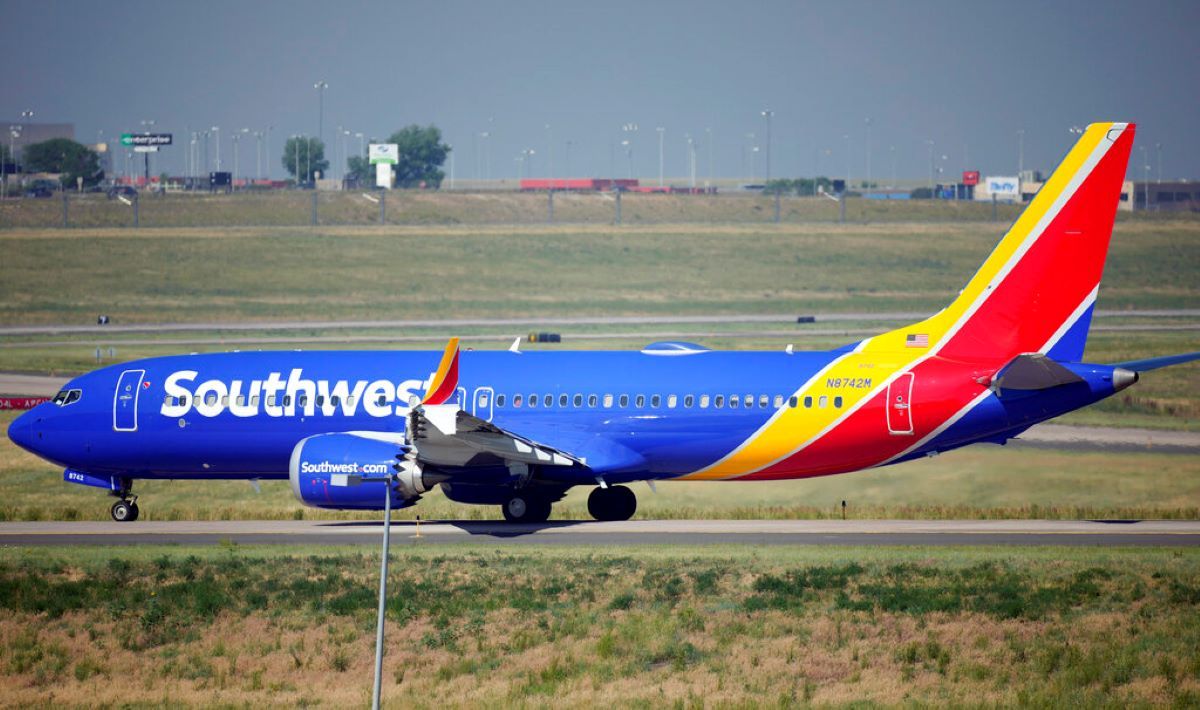 Un avión de Southwest Airlines en el aeropuerto de Denver. Un avión de Southwest Airlines en el aeropuerto de Denver.