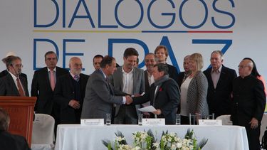 Estos diálogos de paz comenzaron en febrero de 2017 y su mayor hito fue alcanzar un alto el fuego bilateral de 101 días entre el 1 de octubre de 2017 y el 9 enero pasado.