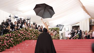 Lady Gaga se cambió de vestuario cuatro veces, todo en la escalera.