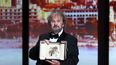 El director, guionista y productor neozelandés Peter Jackson recibe su Palma de Oro Honorífica en el escenario durante la ceremonia de inauguración de la 79ª edición del Festival de Cine de Cannes, en Cannes, al sur de Francia, el 12 de mayo de 2026.&nbsp;