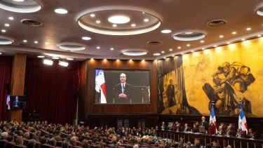 El presidente de República Dominicana, Luis Abinader, habla durante su discurso de rendición de cuentas ante la Asamblea Nacional, coincidiendo con el Día de la Independencia Nacional este viernes, en Santo Domingo (República Dominicana).