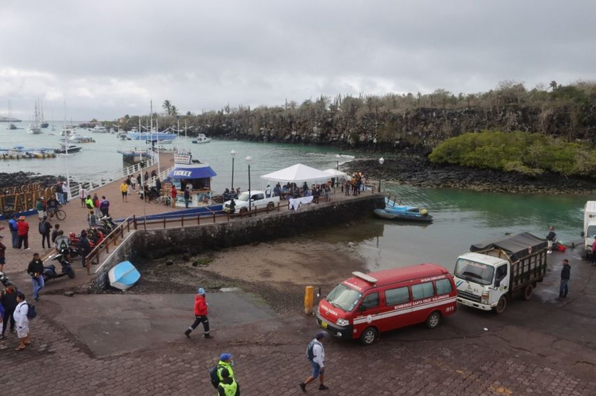 Labores de rescate tras naufragio en la Isla Galápagos.&nbsp;