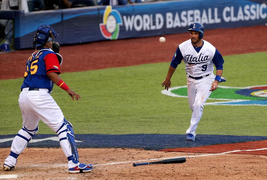 El momento de la lesión sufrida por Salvador Pérez en el encuentro ante los italianos.