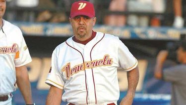 Luis Sojo dirige al conjunto venezolano en su primera participación del torneo Premier 20. (ARCHIVO)