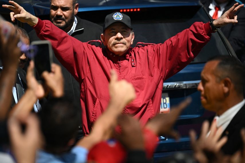 El dictador de Nicaragua, Daniel Ortega, desde sede de la Asamblea Nacional en Venezuela, tras asistir de la toma de posesión ilegítima de Nicolás Maduro.&nbsp;