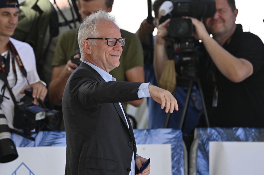 El director del Festival de Cine de Cannes, Thierry Fremaux, llega el 5 de julio de 2021 al Hotel Martinez en vísperas de la inauguración de la 74 edición del Festival de Cine de Cannes en Cannes, en el sur de Francia.