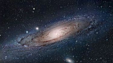 El fenómeno visual de la Vía Láctea se debe a estrellas y otros materiales que se hallan sobre el plano de la galaxia, como el gas interestelar. (Archivo)