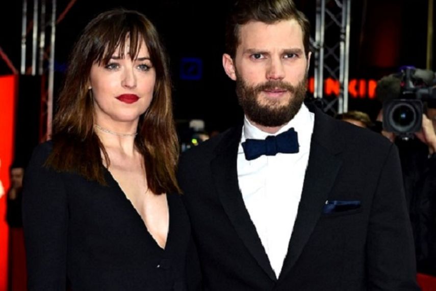 Los actores Dakota Johnson y Jamie Dornan posan para las cámaras. (EFE). 