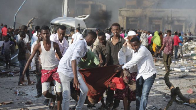 El número de muertos en el atentado del sábado en la capital de&nbsp;Somalia, Mogadiscio, aumentó a más de 231, confirmaron hoy a dpa el jefe de Policía Ali Hassan Kulmiye.