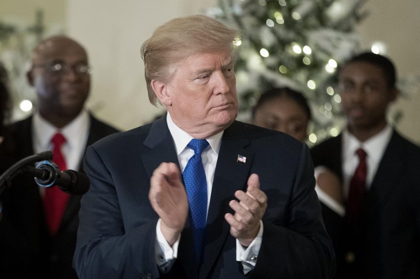 El presidente Donald Trump aplaude este miércoles 13 de diciembre de 2017 el acuerdo al que han llegado los republicanos del Congreso para aprobar en ambas cámaras la reforma&nbsp;fiscal antes de Navidad.&nbsp;