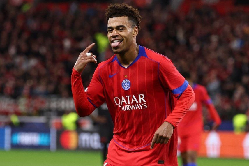 El francés Désiré Doué, del PSG, celebra tras anotar un gol en un partido, el 21 de octubre de 2025.