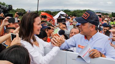 Iván Duque reunido con la opositora venezolana María Corina Machado el 05JUN18 en el puente internacional Simón Bolívar.&nbsp;